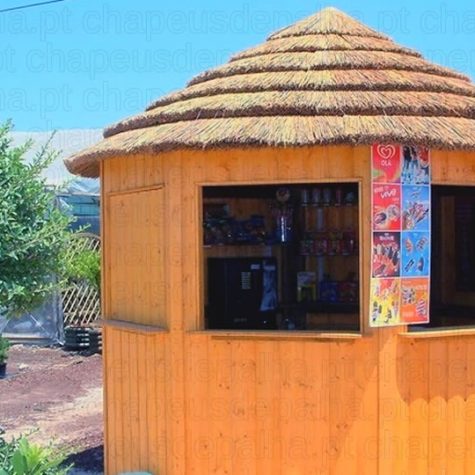cafetaria com teto em palha 2