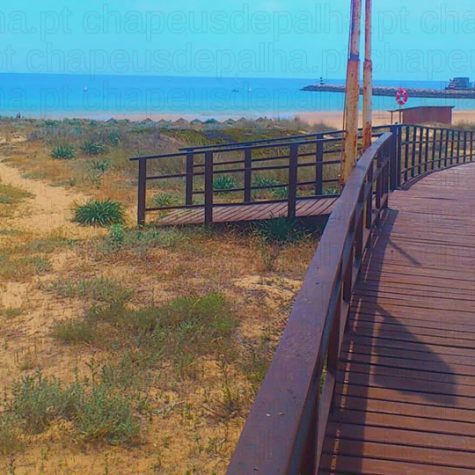 passadiço na praia